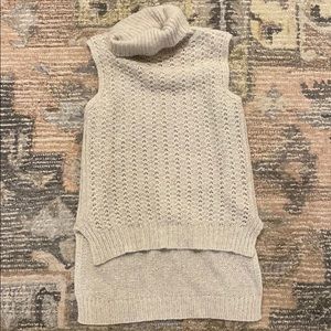 Sleeveless lightweight spring sweater 🌳